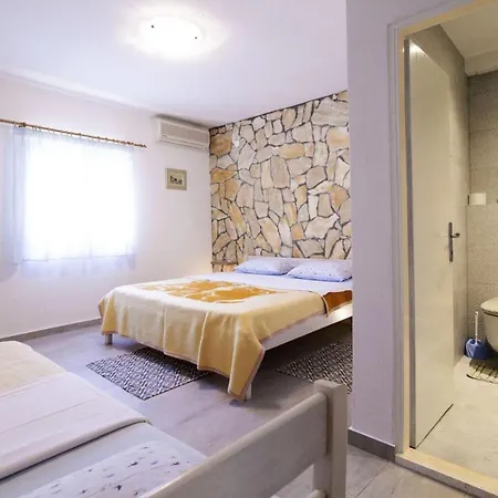 Uskok Apartment Vis